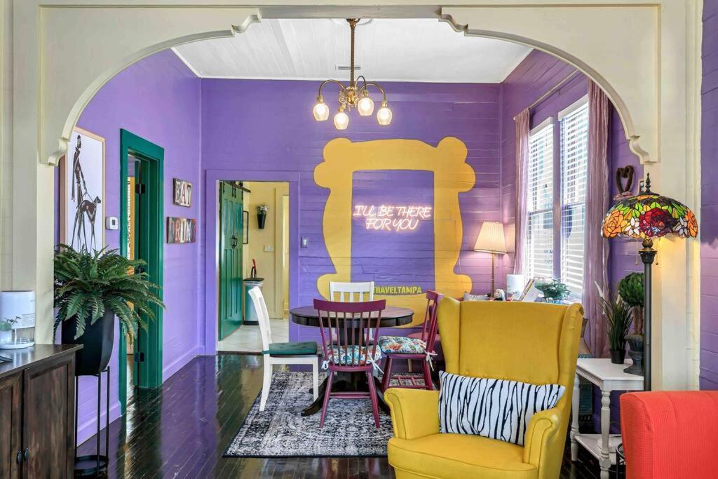 Friends Airbnb Themed 2Bed 2Bath Walkable To All Of Ybor แทมปา ภายนอก รูปภาพ