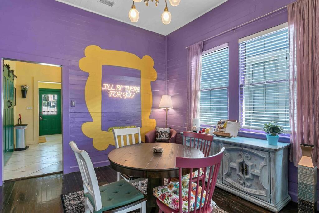 Friends Airbnb Themed 2Bed 2Bath Walkable To All Of Ybor แทมปา ภายนอก รูปภาพ