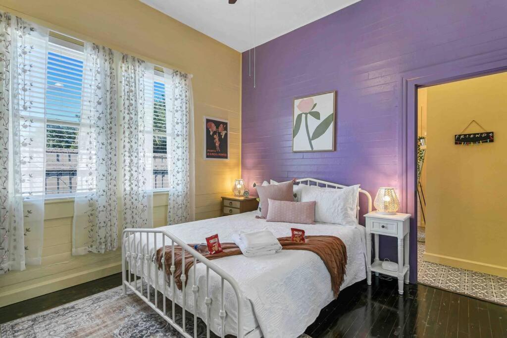 Friends Airbnb Themed 2Bed 2Bath Walkable To All Of Ybor แทมปา ภายนอก รูปภาพ