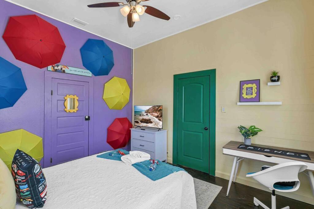 Friends Airbnb Themed 2Bed 2Bath Walkable To All Of Ybor แทมปา ภายนอก รูปภาพ