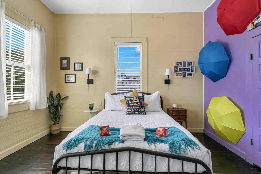 Friends Airbnb Themed 2Bed 2Bath Walkable To All Of Ybor แทมปา ภายนอก รูปภาพ